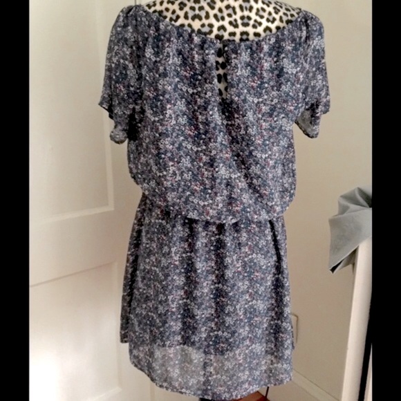 🌸3/$25 Charlotte Russe Flowy Floral Dress with Flutter Sleeves, Blue & Red Sz L - Picture 3 of 12